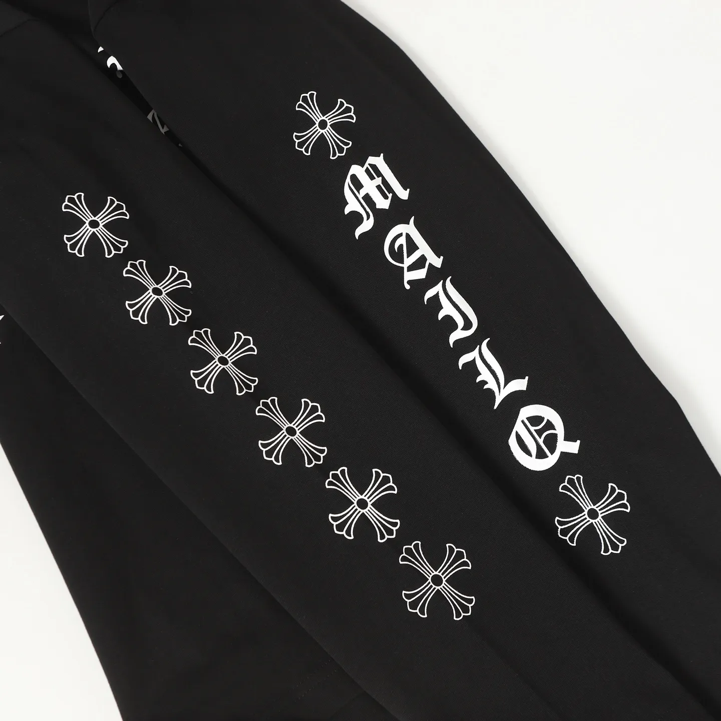 🅿️270 CH/Croxin new frayed printed long sleeves 280g double yarn fabric frayed on four sides Heavy fabric The neckline is made of icy Solona Loose fit Deep, wide and stylish No deformation or shrinkage Color: Black/White Size: XS-L